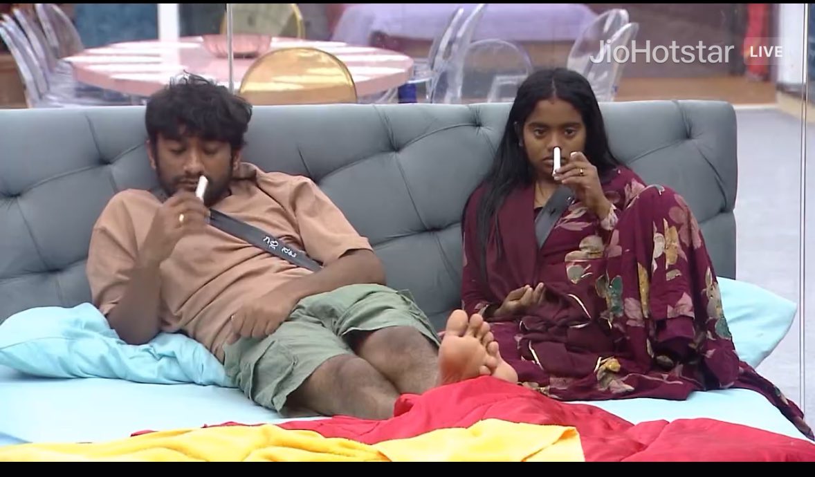 iCnote3's tweet image. What actually they are feeding in that inhaler 😭

#BBK12