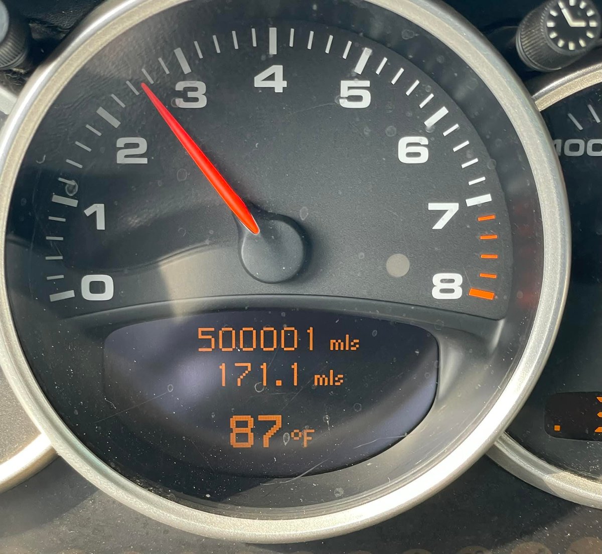 Mileage_impo's tweet image. Porsche 996 Carrera with 500,000 miles (804,672 km) on the clock.

Original engine and transmission.
No engine and transmission rebuilds.