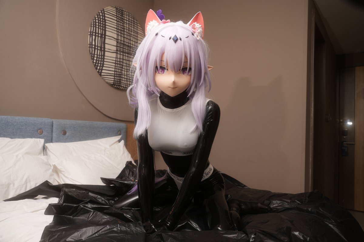 logic1102446141's tweet image. 🧎🏻‍♀️⬇️
🎭@Power_9567
#latex
#kigurumi 
#着ぐるみ 
#崩壊スターレイル 
#Castorice