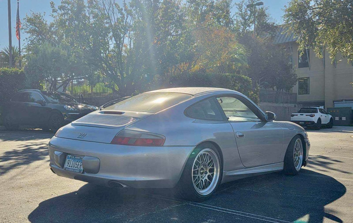Mileage_impo's tweet image. Porsche 996 Carrera with 500,000 miles (804,672 km) on the clock.

Original engine and transmission.
No engine and transmission rebuilds.