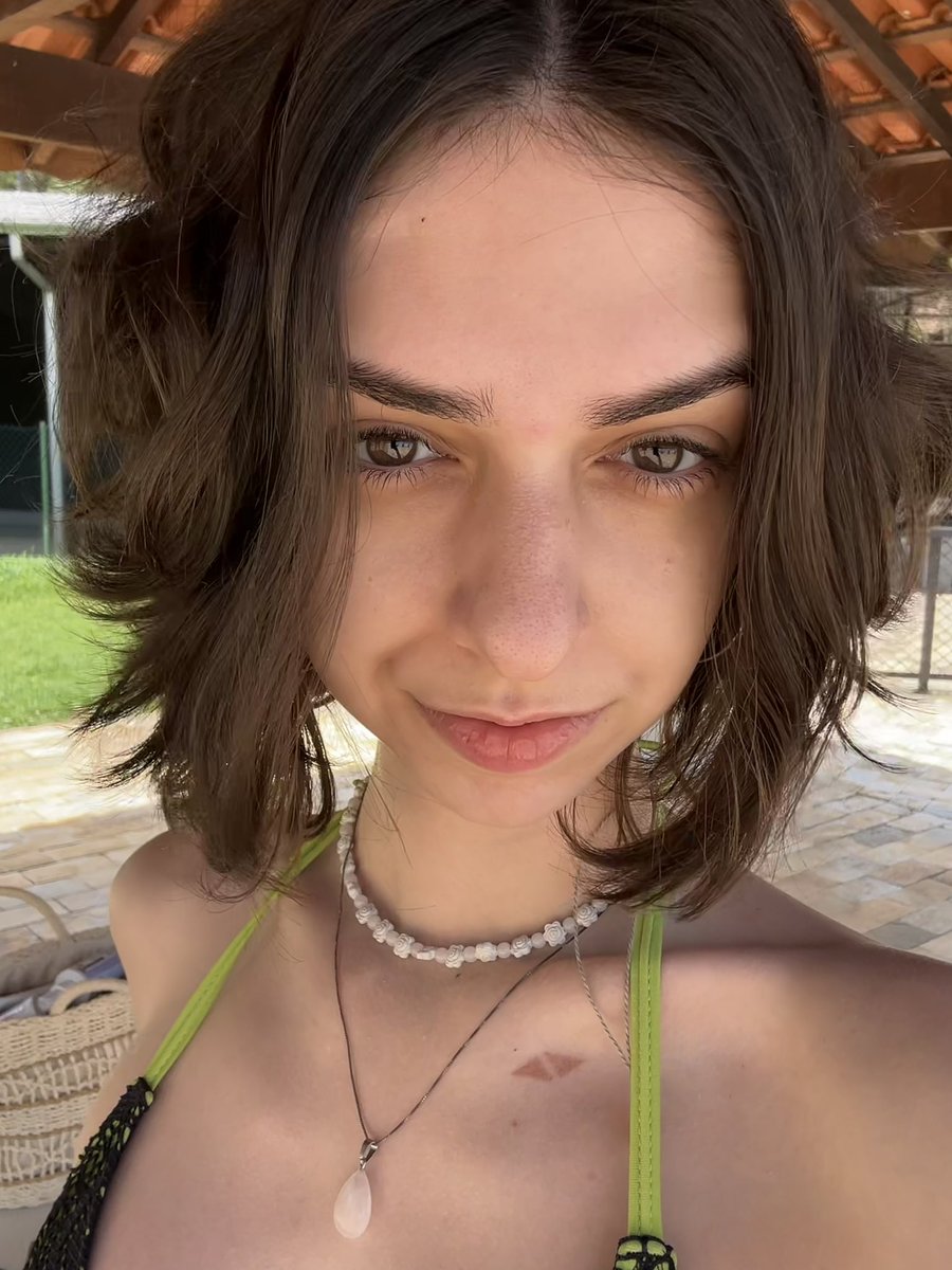 deitadinha's tweet image. fiquei com cara de nojo