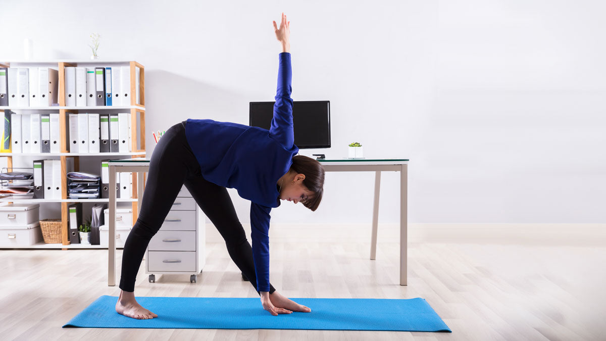 foodguideshelp's tweet image. Feeling deskbound? 🪑 How do you break the sedentary cycle and keep your gut happy? 🚶‍♂️🌿 Explore our tips on creating an IBS-friendly workday that promotes health and activity! #foodguideshelp bit.ly/4jNVa68