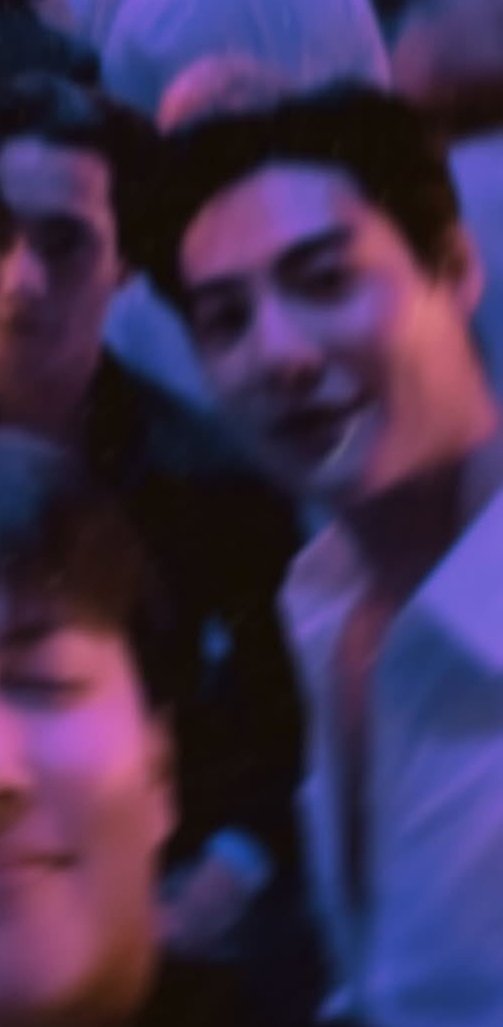 jimoletter's tweet image. sailub&apos;s shirt keeps getting a little more unbuttoned... and he looks really good 🤭

#SpySailub