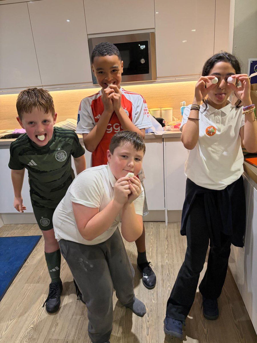 PollokUtdS_A's tweet image. Extra Time Club swapped Nethercraigs for Corkerhill Community Hub having loads of fun inside and out! 😄🌿
#ExtraTimeClub #CommunityFun #ActiveKids @ScottishFA @scotgov