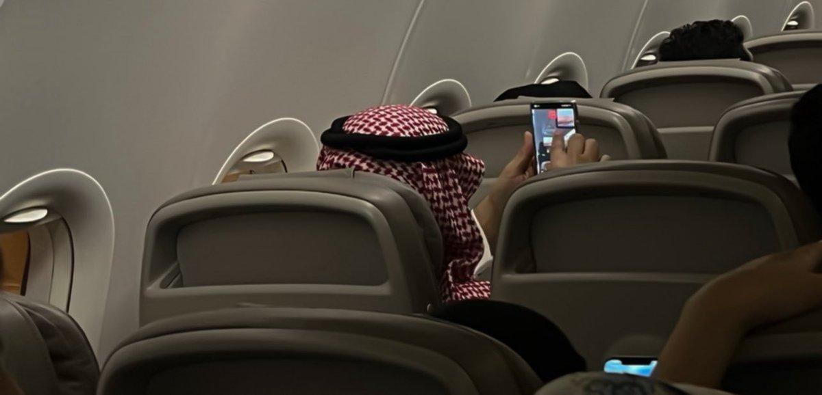 ei1in's tweet photo. ياسعود دار القوم صارت لنا دار
وديار اهلنا كل فتره زياره

من قبل احسبني على البعد صبار
يالين شفت الصبر طاح بدماره

نركض مع الايام والوقت بتار
وعمرّ بليا طاعه الله خساره

لكن ترانا احرار من ماكر احرار
مهما الزمن غير علينا مساره https://t.co/9sWJfR6JO9
