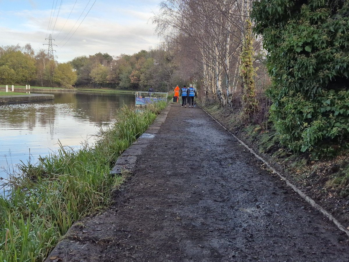 Today's session with <a href="/theblueloop/">Blue loop</a> returned to the ongoing task of towpath preparation, extending our efforts here towards Don Valley Moorings. Thanks as always to the hardy 'Loopers who braved the bitterly cold conditions and made good progress. <a href="/CanalRiverTrust/">Canal & River Trust</a> <a href="/CRTYorkshireNE/">Canal & River Trust - Yorkshire & North East</a>