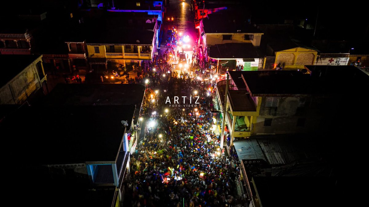 passioninfoplus's tweet image. La qualification de la sélection nationale 🇭🇹 pour la Coupe du monde FIFA 2026 a été grandiosement célébrée dans la ville des Cayes 🎆. Revivez ce moment intense avec quelques captures 📸 de Artiz Foto #PIP