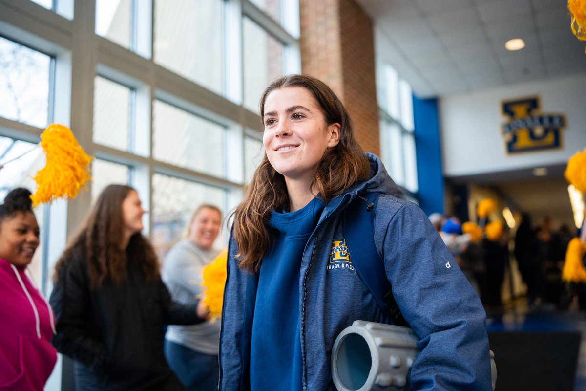LaSalle_XCTF's tweet photo. She’s on her way ‼️ 

Sent off Gwenno Goode on her way to NCAA Champs in style 🌟 https://t.co/AgcVhRYlFC