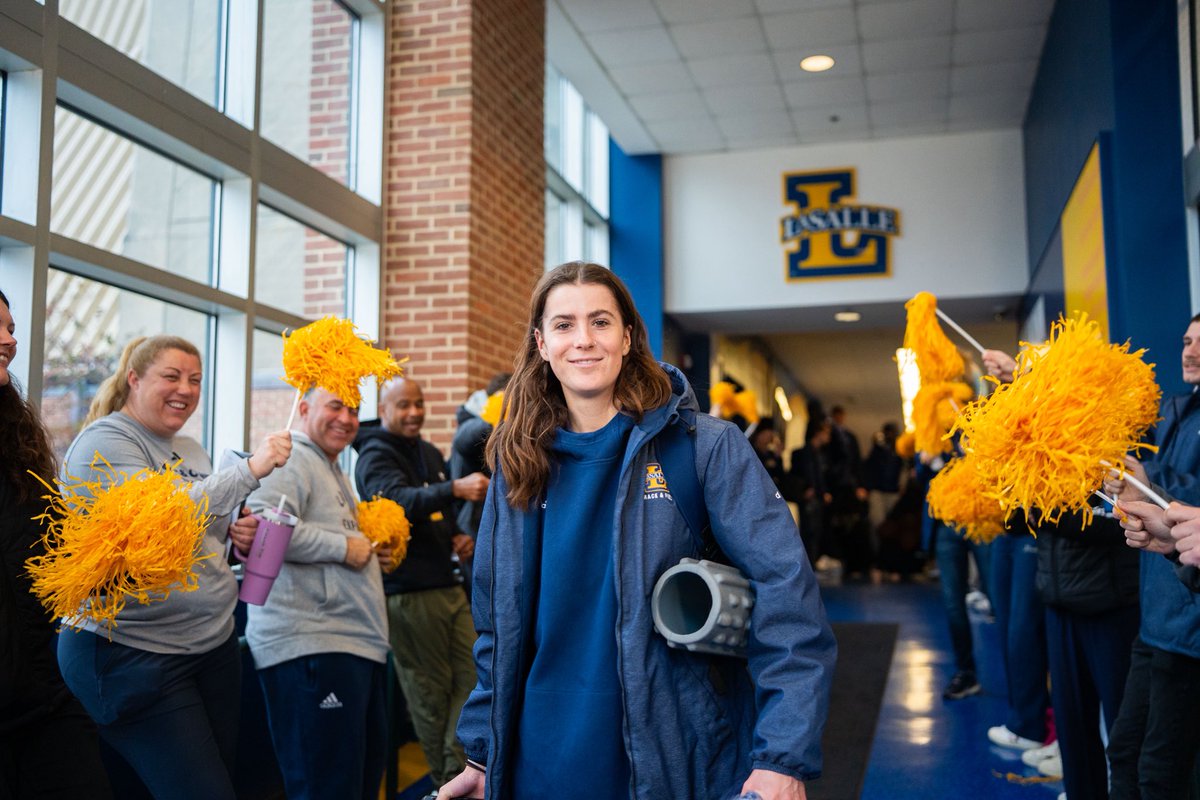 LaSalle_XCTF's tweet photo. She’s on her way ‼️ 

Sent off Gwenno Goode on her way to NCAA Champs in style 🌟 https://t.co/AgcVhRYlFC