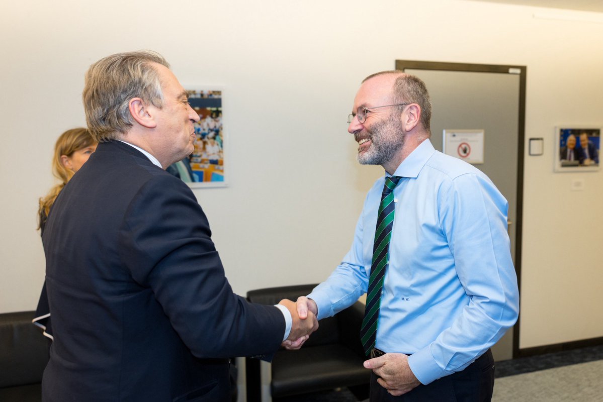 germanyintheeu's tweet image. Yesterday, 🇩🇪 EU Ambassador Ossowski met @ManfredWeber, Chair of the party and parliamentary group of the #EPP. They spoke about ongoing talks on the Multiannual Financial Framework #MFF and the EU simplification agenda for a competitive and united Europe.