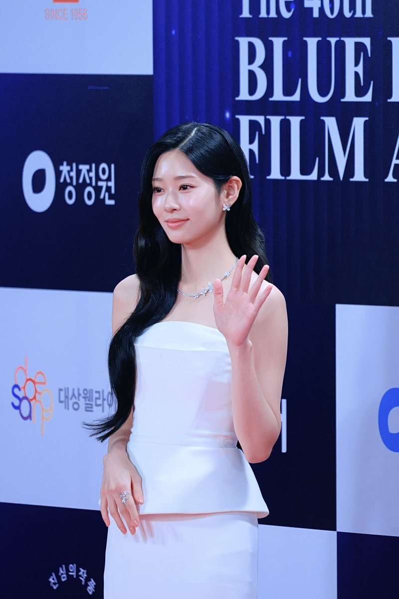 모래 tweet media