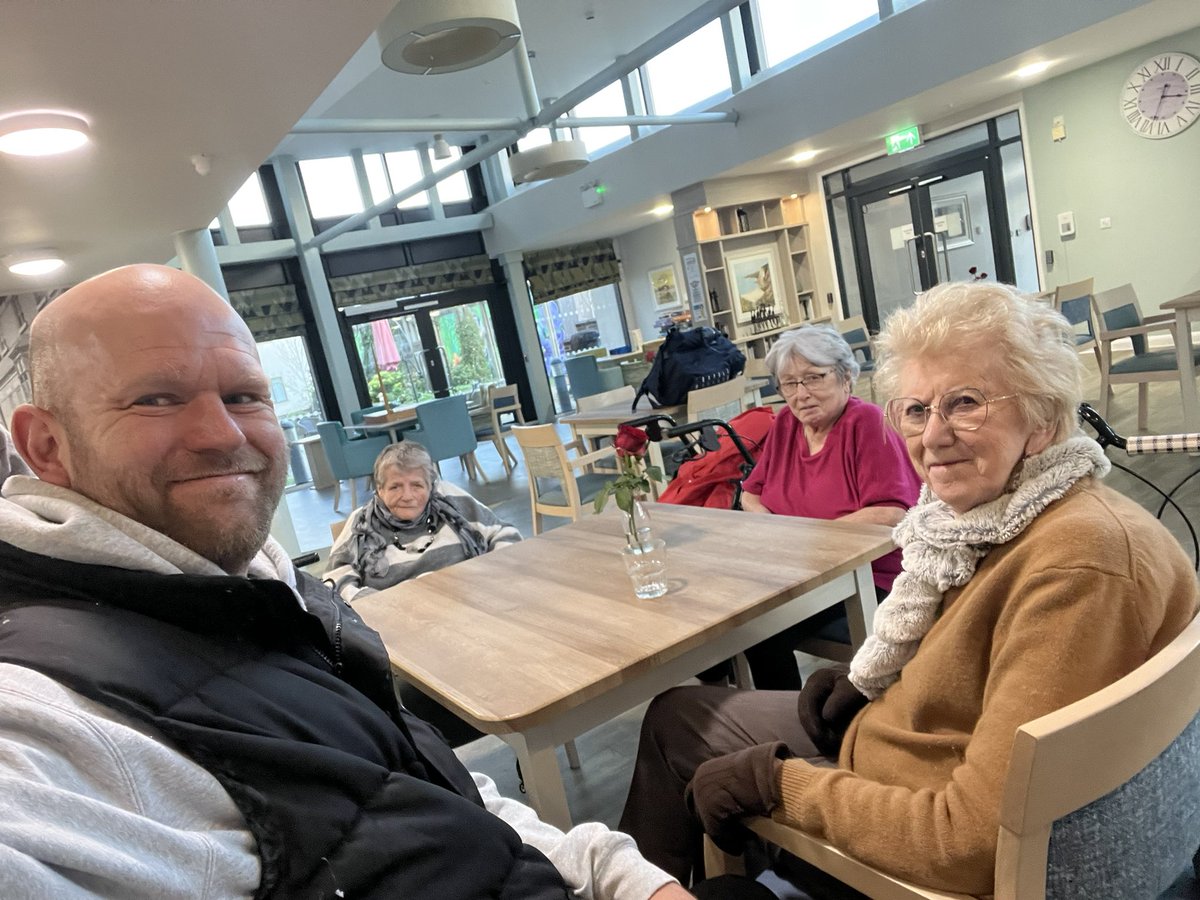 GorillaManFitn1's tweet image. Catch up with the ladies at Gladstone House this afternoon to finish the day off after Southwell Court 💪🏋️‍♀️ #communitychat #communityspirit #communityproject #communityfitness