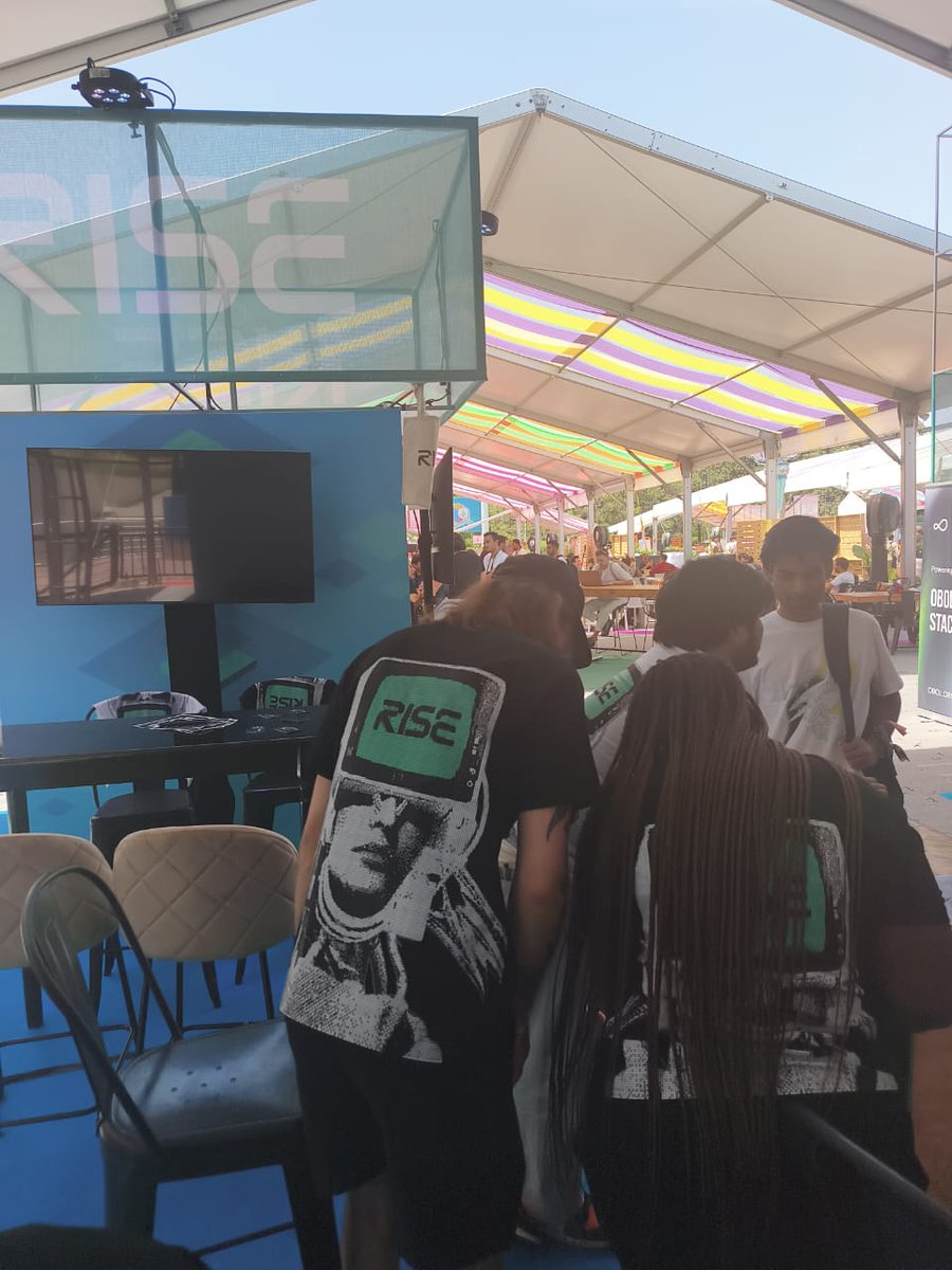 scarfacedoteth's tweet image. Visited the Rise Blockchain booth at @EFDevcon today, got a firsthand look at how the @risechain is innovating in Web3 and on-chain finance. 

Builders in action, ideas coming to life.

Can already see why this team is one to watch.