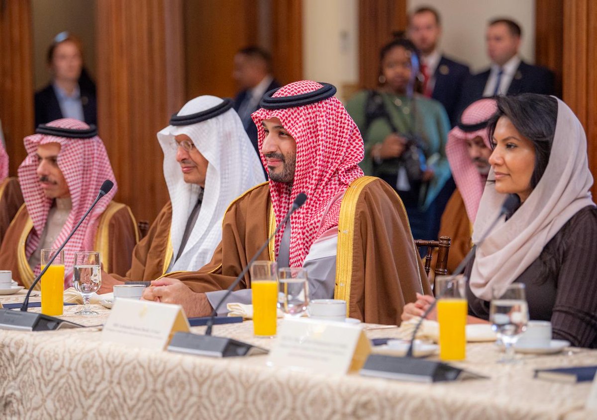 KSAMOFA's tweet image. جانب من الاجتماعات الثنائية والموسعة التي عقدها سمو #ولي_العهد مع قيادات وأعضاء مجلس النواب في مختلف اللجان في مقر الكونغرس بواشنطن.

#محمد_بن_سلمان_في_واشنطن
#٩٢_عامًا_من_الشراكة_والازدهار