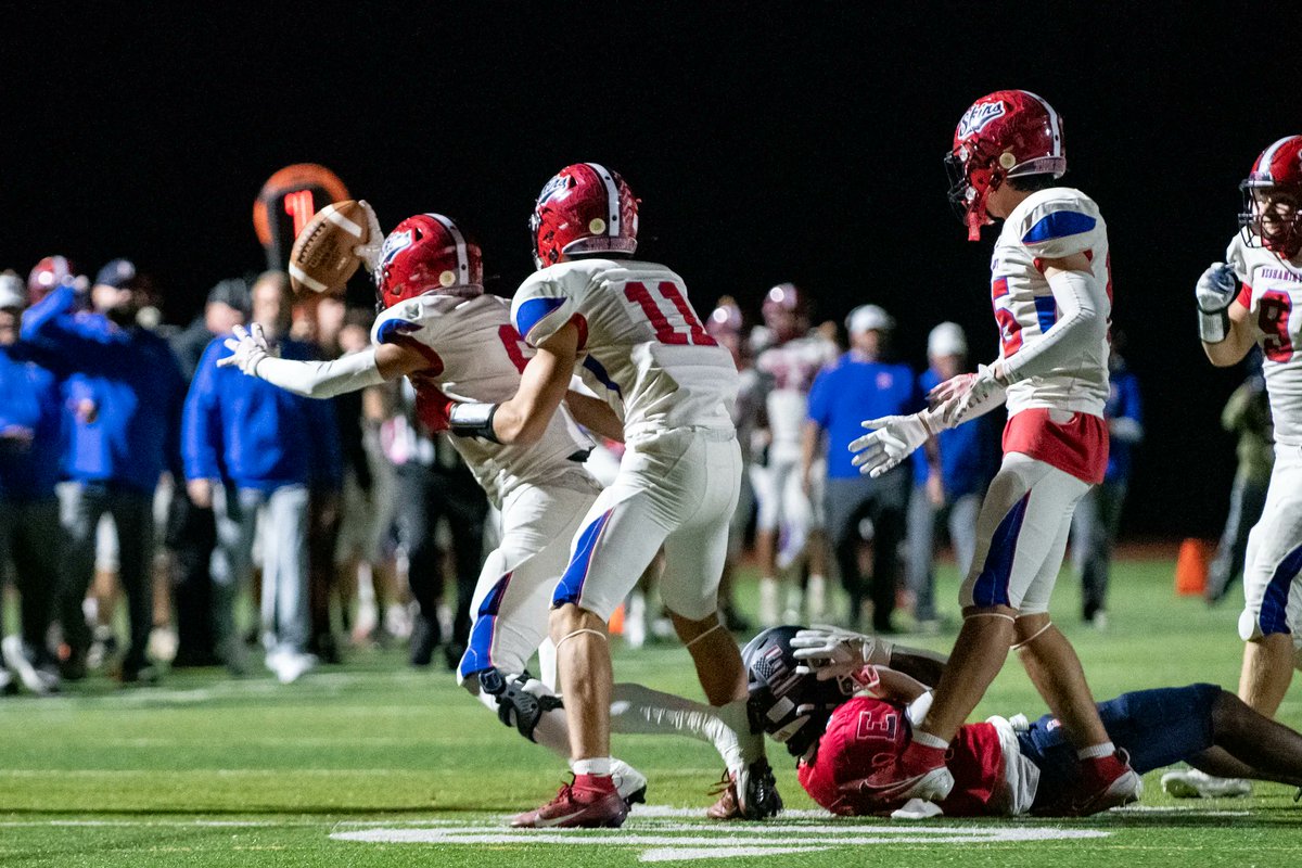 TomMoorePhilly's tweet image. Poll: Vote 4 our top football unsung hero: bit.ly/3LNNGnd @NorthPennKnight @pennsburyfb @NeshSkinsNation @PHS_RAMSFB @QPantherFB @westcbfootball @CBEastFootball @CBSouthFootball @UMGoldenBears @AW_VikingsFB @LaSalleFball @WTHS_Sports @CRSFootball @SoudyFB @Owls_Athletics