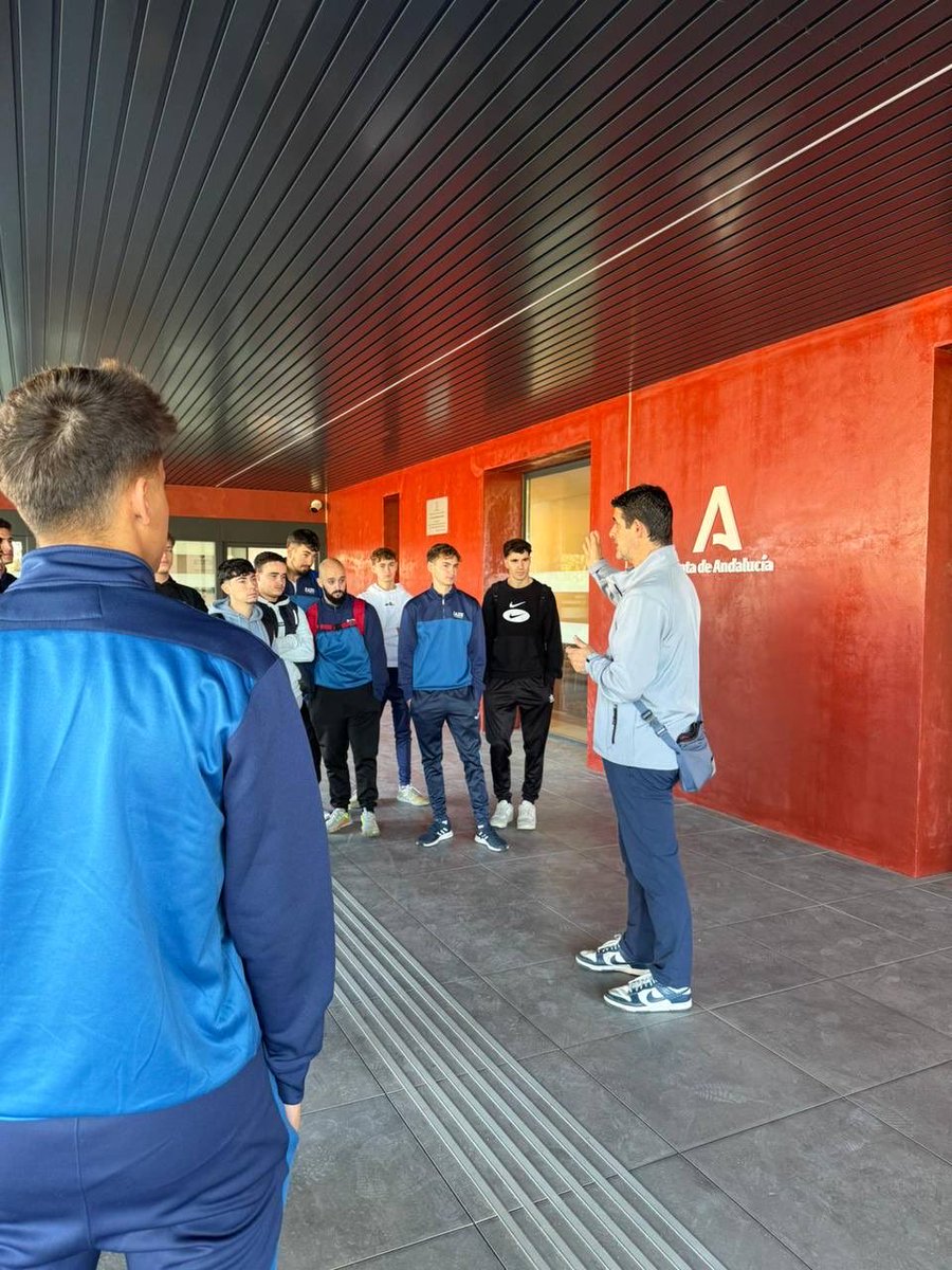 Ayer nuestro alumnado de 2º curso del BA (Hons) Educación Física tuvo la oportunidad de realizar una visita formativa al Centro Inclusivo de Tecnificación Deportiva, ubicado en el Centro Deportivo Javier Imbroda (antiguo Carranque).