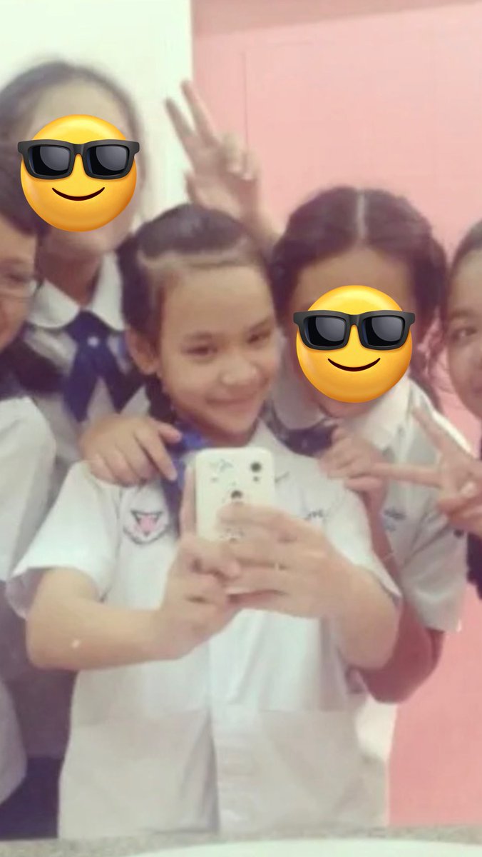 pitchameen's tweet image. พูดถึงเรื่องบิวตี้ นึกถึงที่เคยโดนครูล้อว่าคางเหมือนแม่มดมาตั้งแต่เด็กแบบเด็กประถม ตอนนั้นไม่ชอบเลยแบบ ทำไมคางแหลมจัง คางยาวจัง ปจบก็ยังโดนถามตลอดทำหรือฉีดมามั้ย  แต่ตอนนี้คือแบ่งไปทางแก้มหมดแล้ว