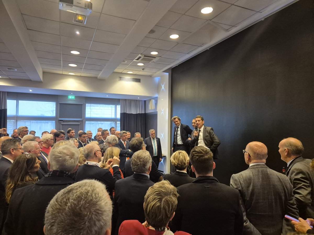 À l’occasion du Congrès de l’AMF, les Maires <a href="/lesRepublicains/">les Républicains</a> se sont rencontrés autour de <a href="/BrunoRetailleau/">Bruno Retailleau</a>, <a href="/davidlisnard/">David Lisnard</a> et <a href="/francoisbaroin/">François Baroin</a> 🤝
Les Pyrénées-Orientales étaient fièrement représentées par nos élus 🙌
#AMF2025 #LR