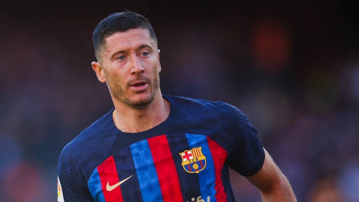 fcbisprime's tweet image. ‼️ ÚLTIMA HORA: Un autor polaco ha publicado una biografía sobre Robert Lewandowski.

El libro menciona que en la temporada 2022/2023, después de que se ganara oficialmente el título de liga, el Barça le pidió a Lewandowski que dejara de marcar goles.

El jugador se mostró…