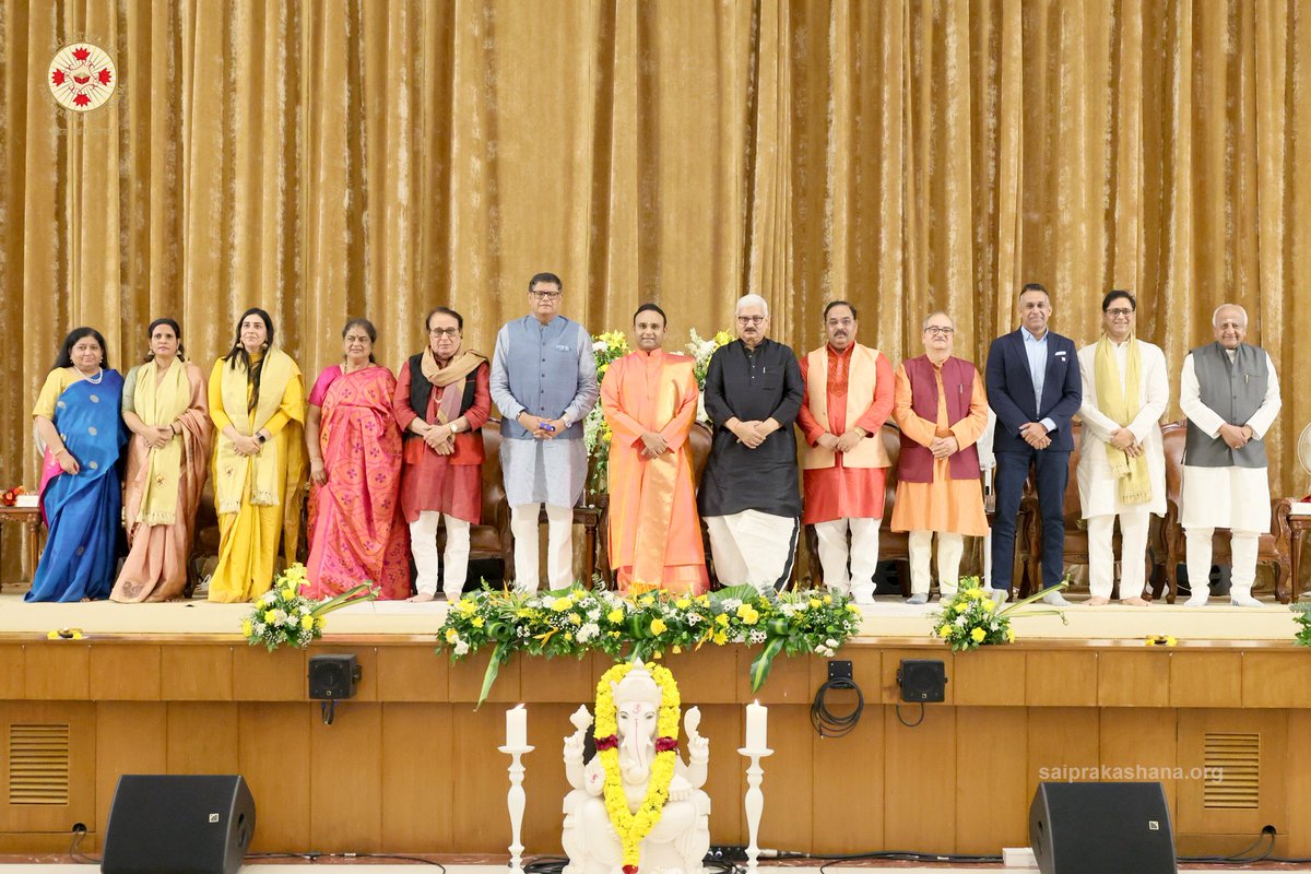 वरिष्ठ पत्रकार श्री जितेंद्र तिवारी अद्भुत प्रतिभा के धनी है। सारा पत्रकारीय जीवन ही त्याग, समर्पण और कर्मठता की अतुलनीय गाथा है। संप्रति वह देश की प्रथम बहुभाषी समाचार एजेंसी हिंदुस्तान समाचार के चीफ एडिटर हैं। आपातकाल में बंद कर दी गई एजेंसी जिसे 2002 में पुनः प्रारंभ किया गया,