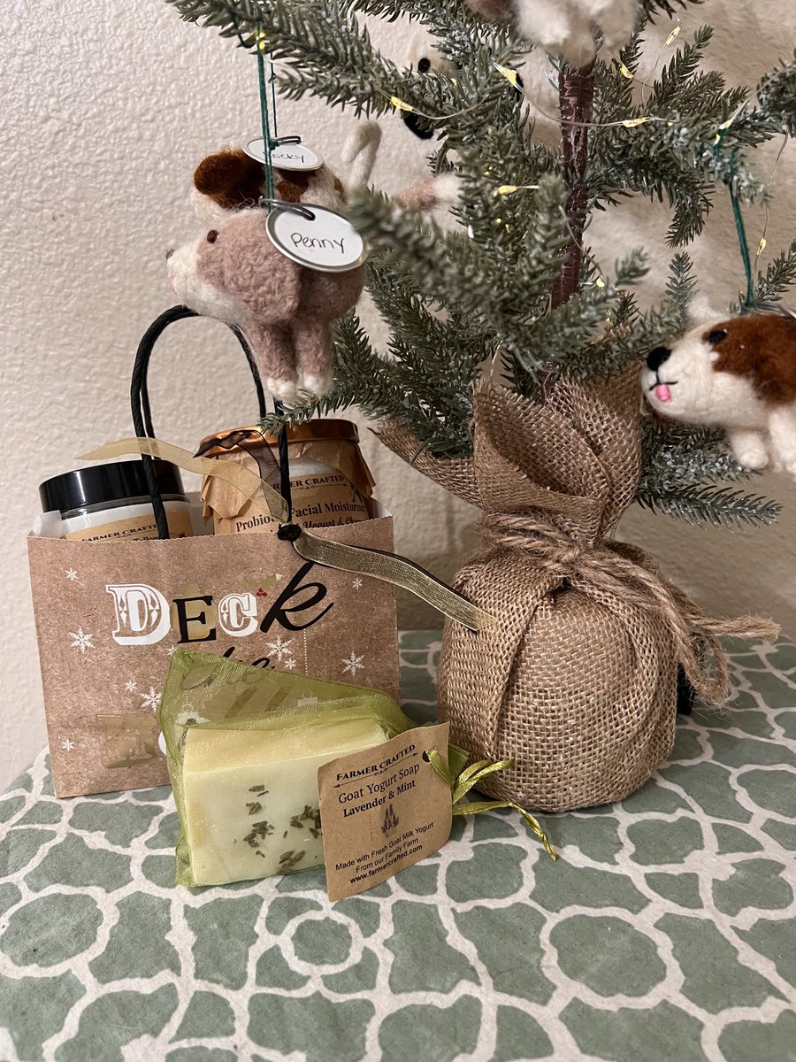 pupturds's tweet image. This Friday is the last day to place your order from farmercrafted.com ! What better gifts can you find under the Pupturd Christmas tree than these amazing creams and soaps! Give your wishlist to your hubby and he can buy the perfect gift for you! Order today!
