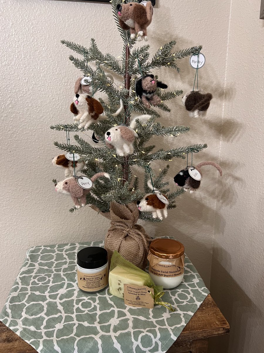 pupturds's tweet image. This Friday is the last day to place your order from farmercrafted.com ! What better gifts can you find under the Pupturd Christmas tree than these amazing creams and soaps! Give your wishlist to your hubby and he can buy the perfect gift for you! Order today!