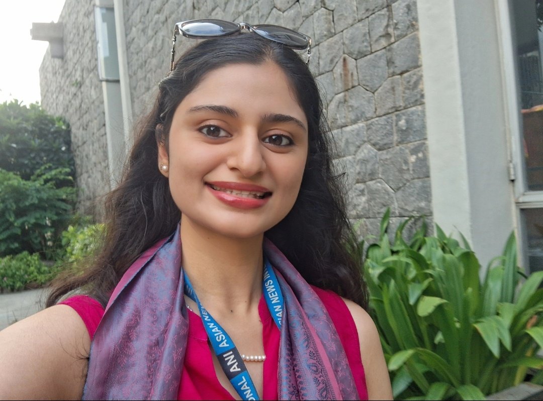 AmrashreeMishra's tweet image. When I was a kid my parents once dressed me up as a Journalist and the rest is history 😊

Mamma gave me a pair of fake specs, press ID, and a mic! 😁