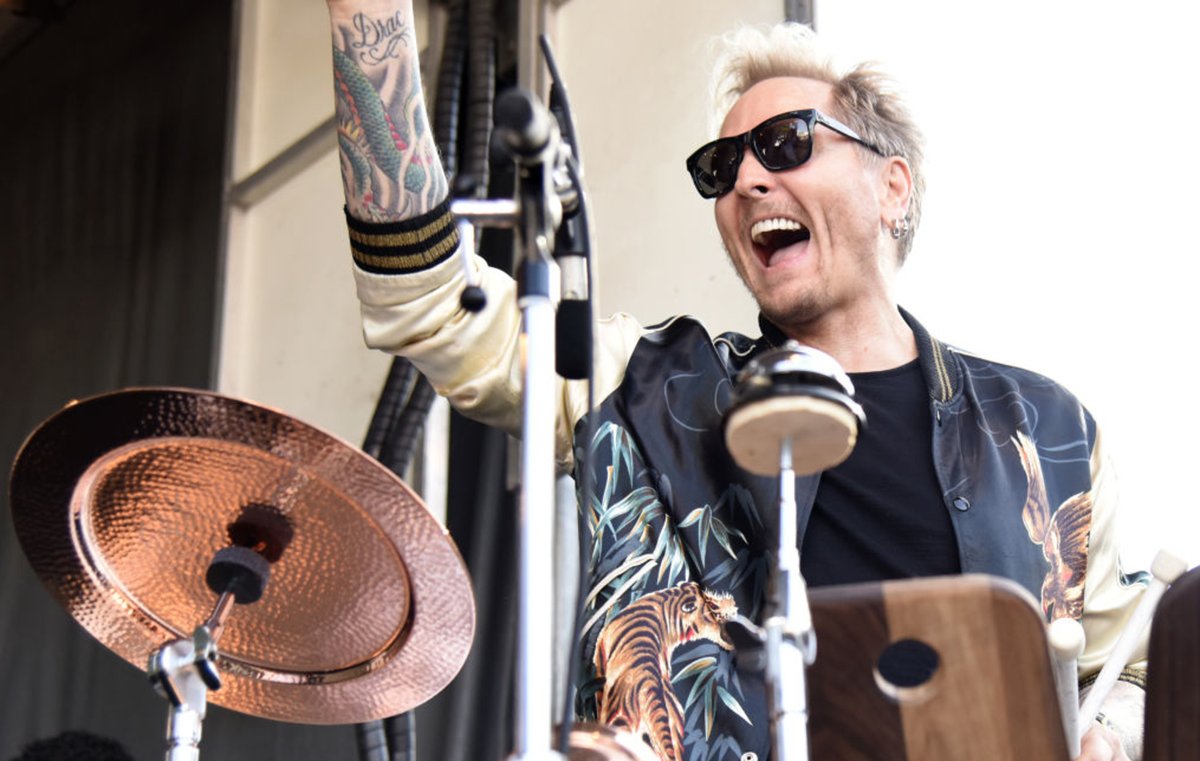 Horizonspte's tweet photo. #adayliketoday 1960 #American drummer @mattsorum was born in #MissionViejo #California He was member of #GunsNRoses and #VelvetRevolver. Currently a member of #KingsofChaos, which also features other former Guns N' Roses members. #Music #Rock #Entertainment #English #LearnEnglish https://t.co/Uf9ZU39P2J