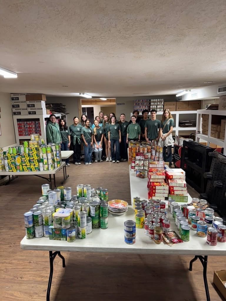 ConroeISD's tweet image. Students from The Woodlands High School’s National Honor Society collected and donated 935 pounds of canned goods and food items to Compassion United as part of their yearlong service project. We’re proud of their commitment to serving the Montgomery County community.