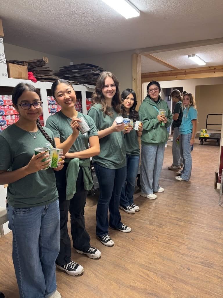 ConroeISD's tweet image. Students from The Woodlands High School’s National Honor Society collected and donated 935 pounds of canned goods and food items to Compassion United as part of their yearlong service project. We’re proud of their commitment to serving the Montgomery County community.