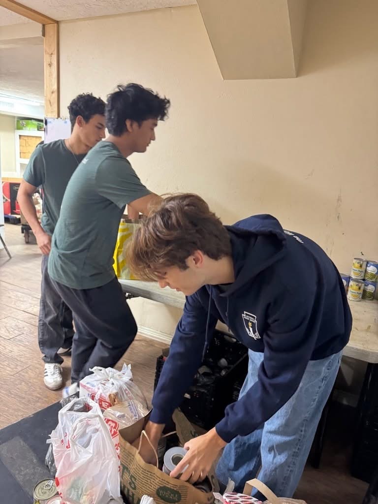 ConroeISD's tweet image. Students from The Woodlands High School’s National Honor Society collected and donated 935 pounds of canned goods and food items to Compassion United as part of their yearlong service project. We’re proud of their commitment to serving the Montgomery County community.