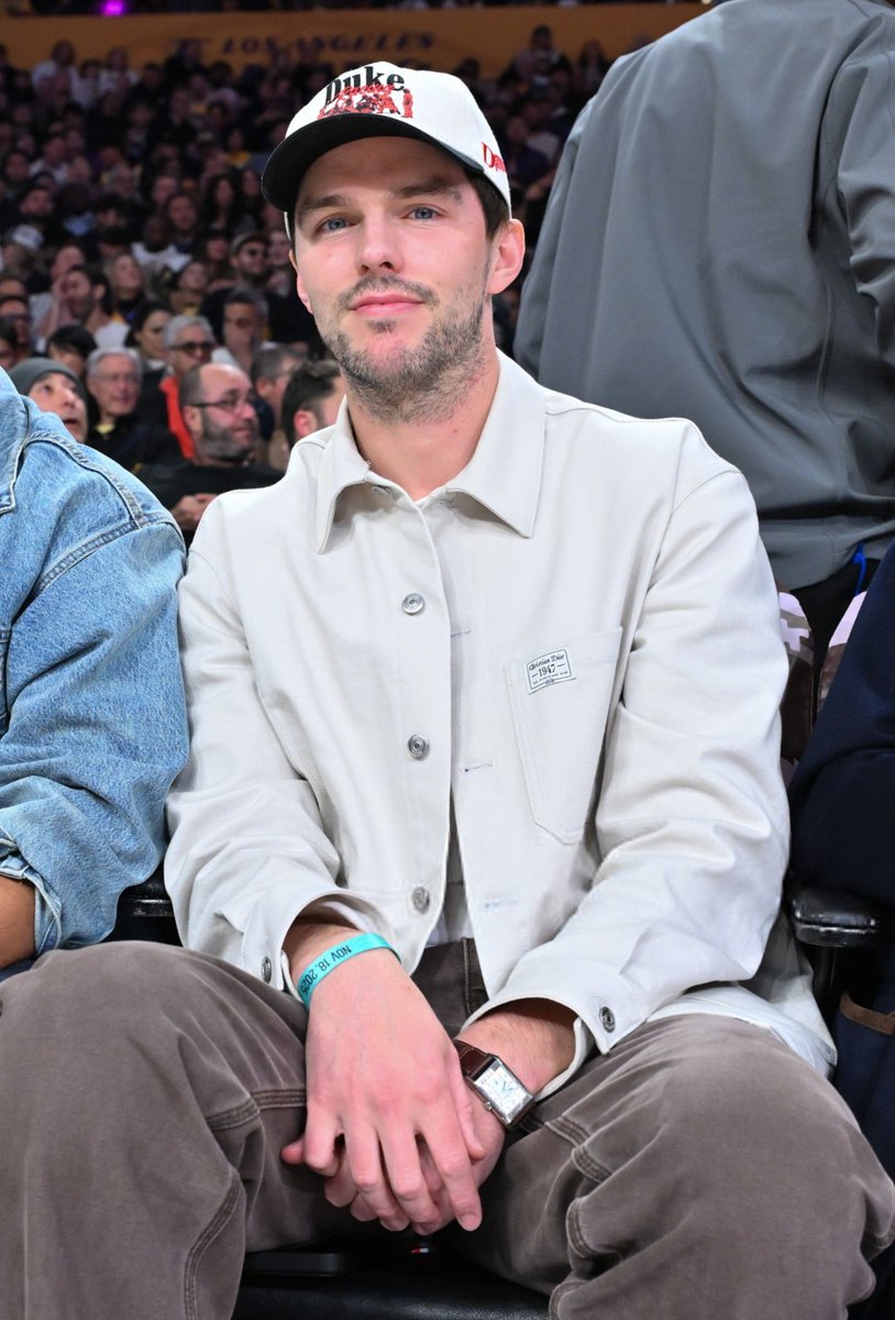nicholas hoult at the lakers game last night in los angeles