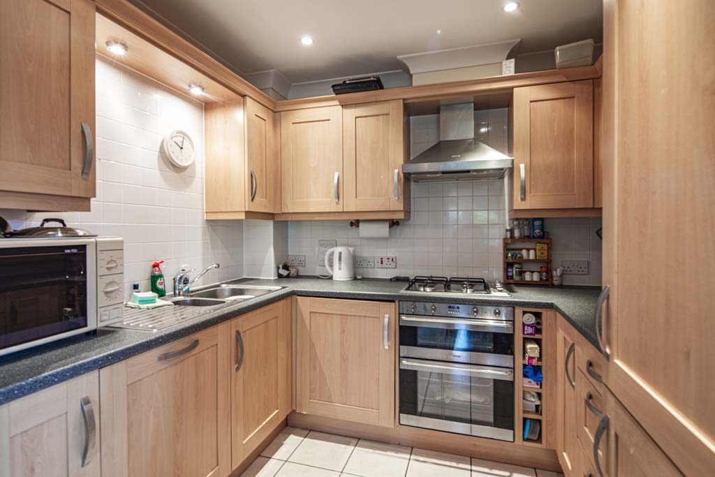 Exchange today on this 2 bedroom 2 bathroom ground floor apartment within an exclusive development close to all the village amenities. Pangbourne, Berkshire / £325,000 #OpeningNewDoors #Property #EstateAgent #RealEstate warmingham.com/me/propertylin…