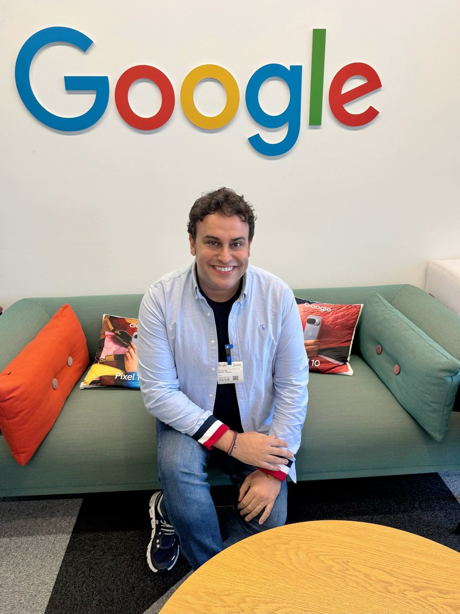 ¡Día increíble visitando las oficinas de Google! 🤯 un honor conocer de primera mano #Gemini3: ¡La nueva generación es impresionante! El nivel de multimodalidad y la capacidad de razonamiento están en otro nivel. 🤖
