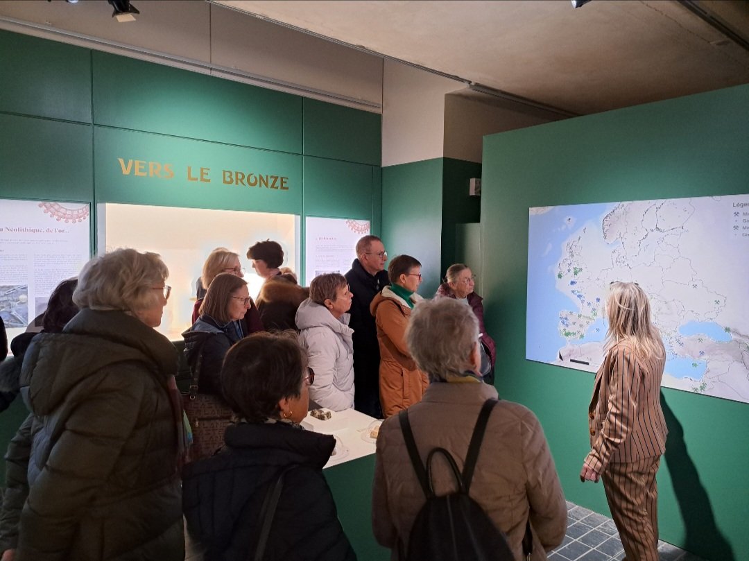 🏺 Ce matin, Rebecca Peake, archéologue <a href="/Inrap/">Inrap</a>, conduit une visite pour la Société des Amis du Musée d'Archéologie Nationale au musée de la Préhistoire Île-de-France <a href="/Departement77/">Seine-et-Marne</a>, de l'exposition Pouvoir et métal.

Elle est prolongée jusqu’en mars : venez la découvrir !