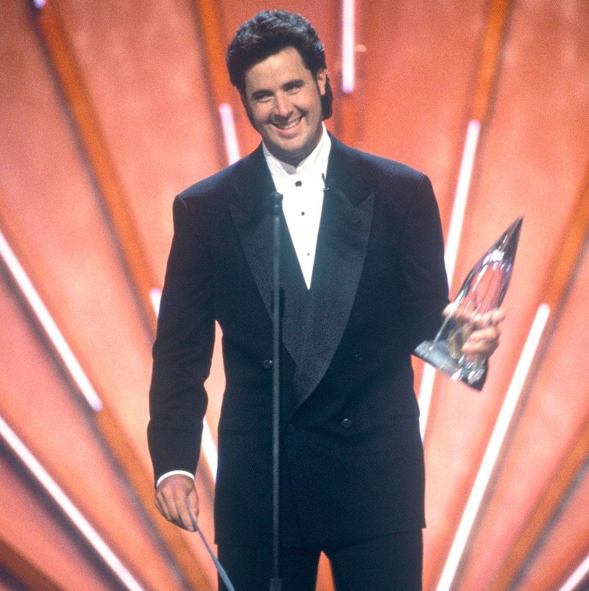 VGcom's tweet image. Someone tell this kid he'll be receiving the @CountryMusic @WillieNelson Lifetime Achievement Award tonight! Tune in at 8/7c on @ABC and next day on @hulu.