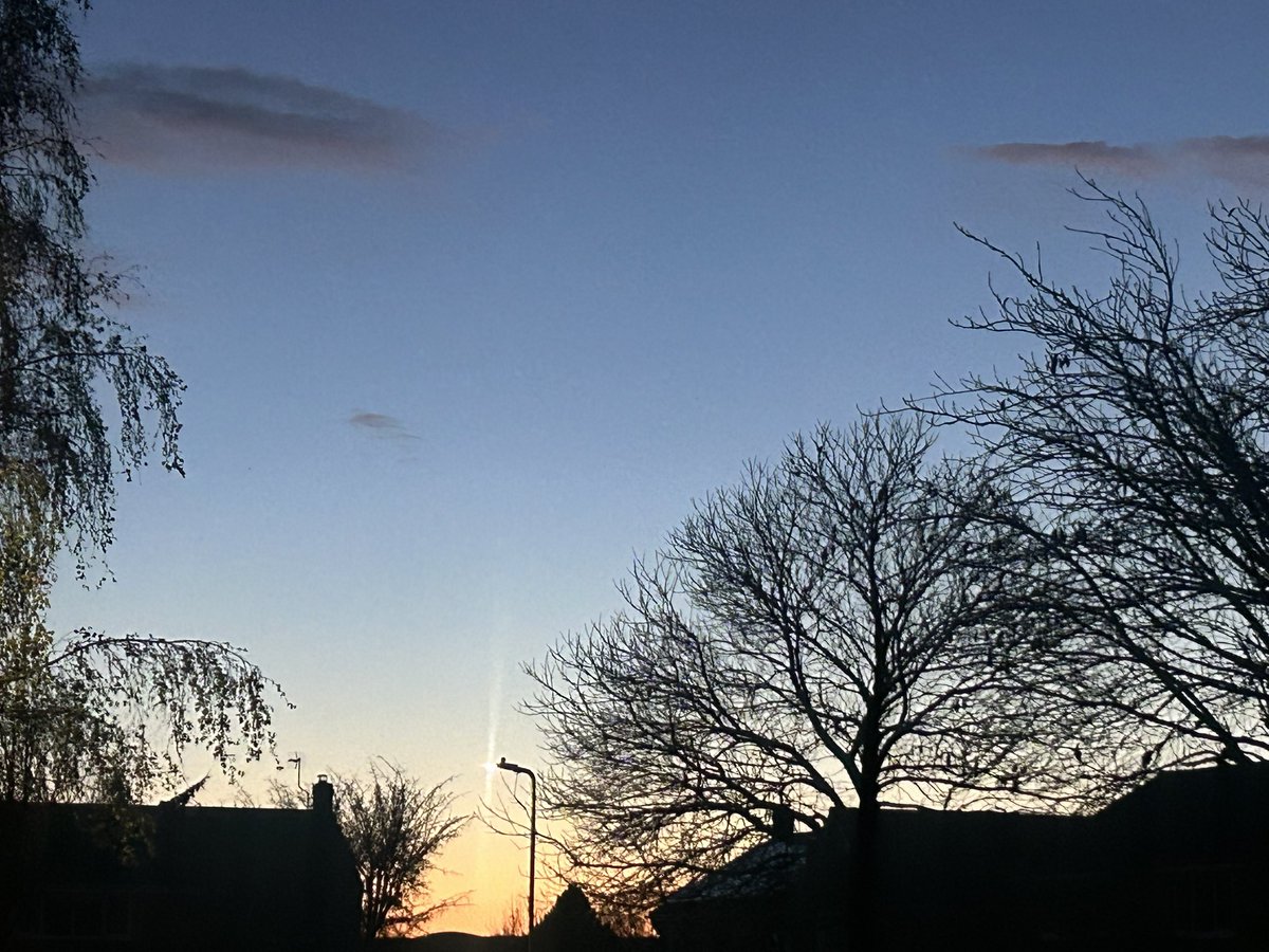 Lovely crisp , partially clear evening 

Makes you feel much more festive 

Much more like the magical winter nights I remember as a child