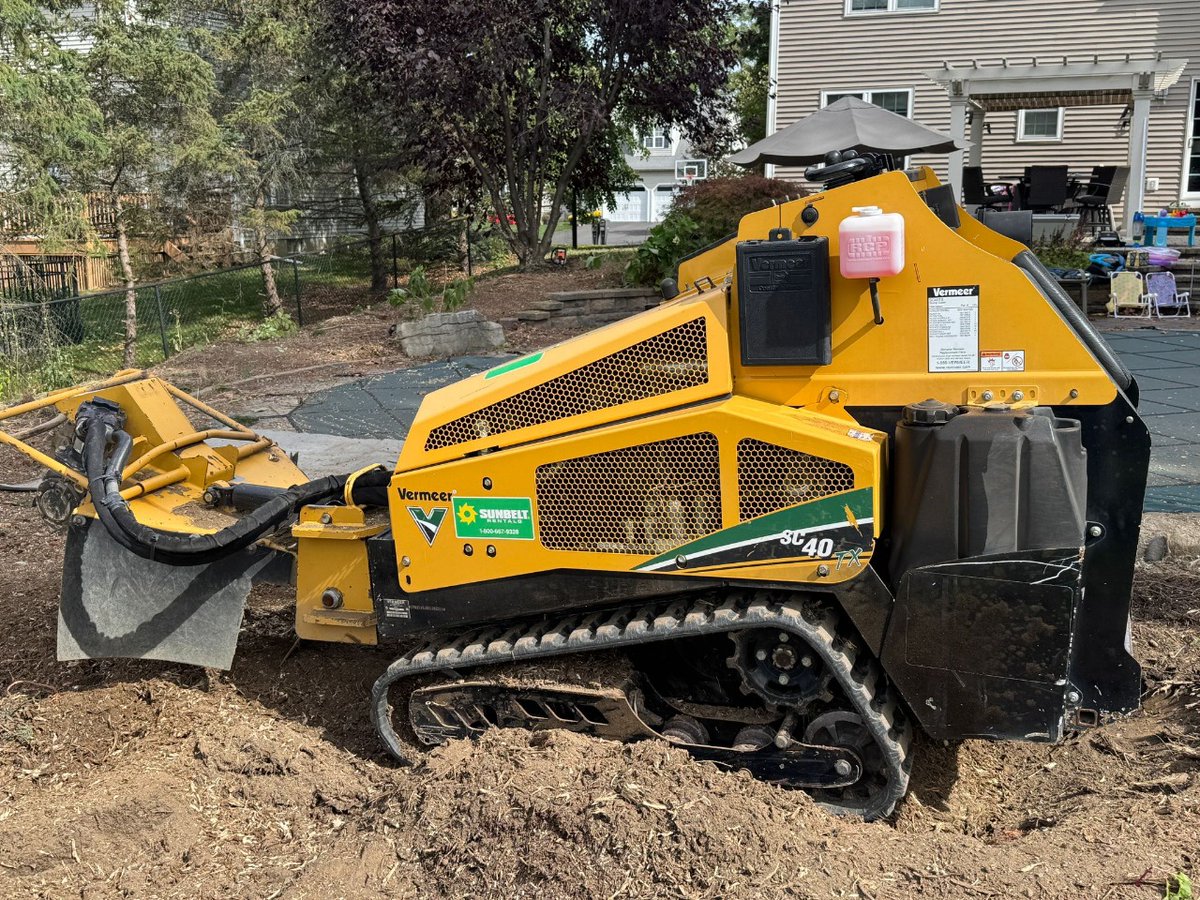 kdtreesyracuse's tweet image. 🌳 Equipped for Any Job
KD Tree Service uses our own stump grinders for precise results. On busy days, extra rental machines keep every project on schedule, efficient, clean, and professional.
📞 Contact us for reliable stump grinding!
#KDTreeService #StumpGrinding #TreeService