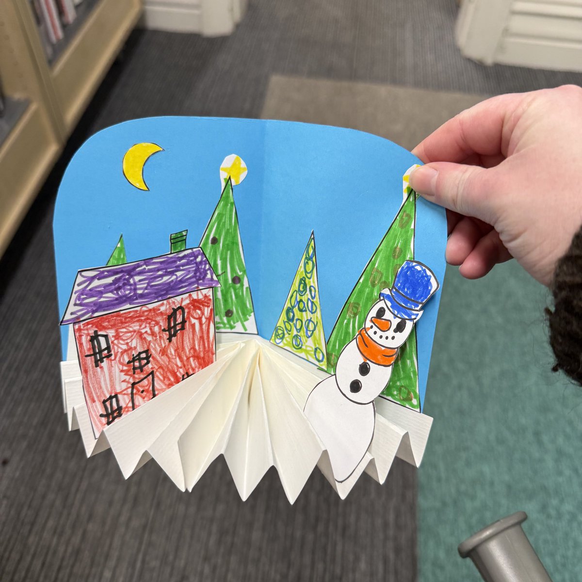 ElthamLibrary's tweet image. We love making at #ElthamLibrary children’s #CraftClub! ❄️ This week we made 3D festive scenes using different colours, shapes and materials! 🎨🖍️ Join us on Wednesdays from 3.45-4.45 to make friends, borrow books + #Craft! #LoveYourLibrary