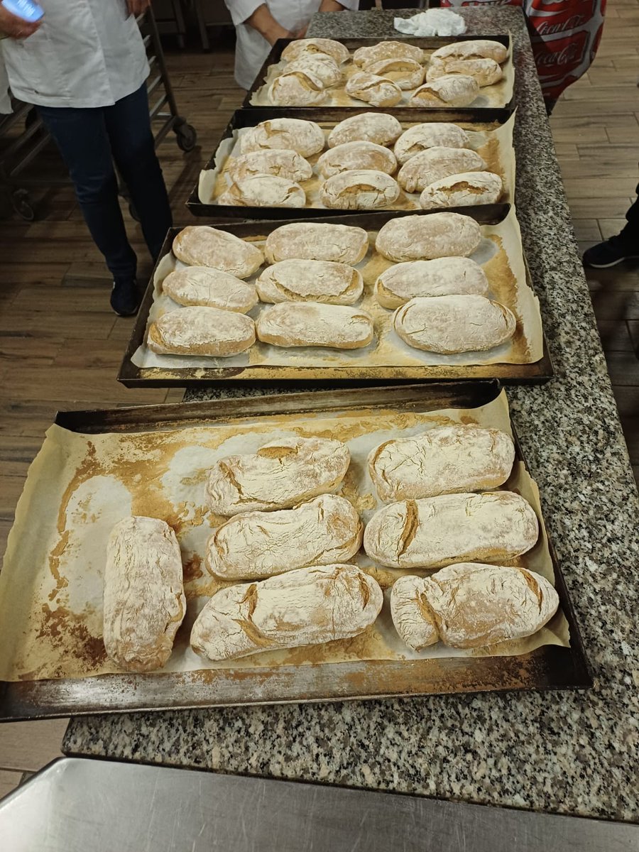 ColdirettiAL's tweet image. Dai grani antichi al pane. L’arte bianca a tutela del territorio e delle varietà autoctone. Come riconoscere e realizzare prodotti da forno di qualità con farine a km zero. Con Irene Calamante un viaggio tra prodotti lievitati, diverse tipologie di impasto e cotture
@coldiretti