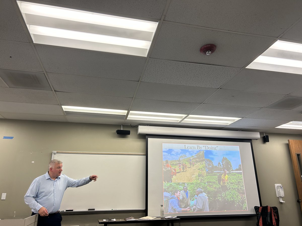 EmoryIAS's tweet image. Thanks to Matthew Carotenuto,
Professor of History, Hanson Associate Dean of International and Intercultural Studies St. Lawrence University who stopped by to share information about the St. Lawrence Kenya Program, one of the longest-running U.S. study abroad programs in Africa.