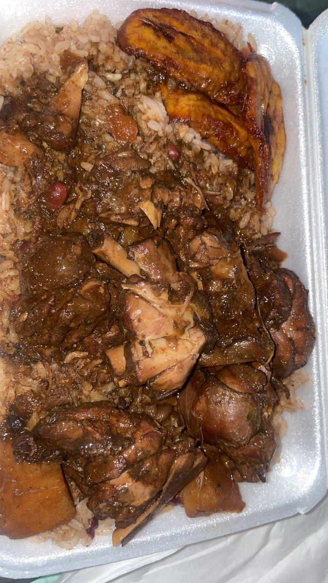 i_hateithereee's tweet image. Brown stew chicken for lunch 😋