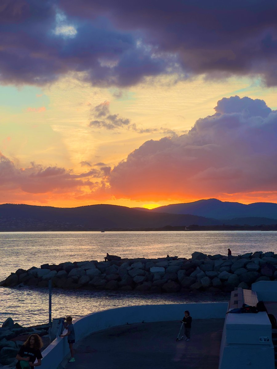 Saint Raphaël en fin de journée 

#jmlpyt #visitesterel #cotedazurfrance #saintraphael #regionsud