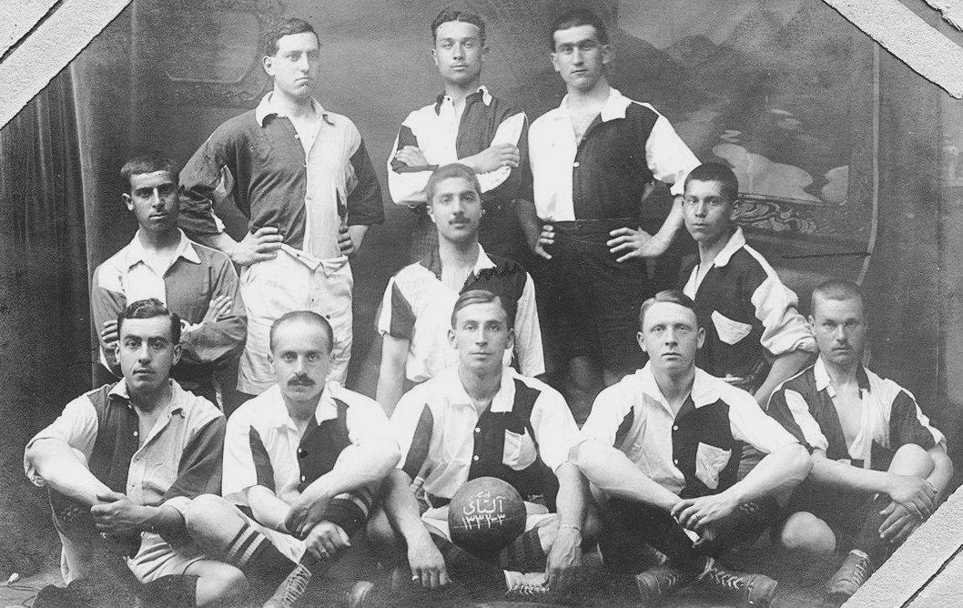 Tarihi boyunca sayısız başarılara imza atan, milli mücadele döneminde İzmir'e adeta bir can suyu olan, hala daha Türk sporuna hizmet etmeye devam eden Büyük Altay yaşasın diye!

Ziraat Bankası
Hesap Adı: ALTAY SPOR KULÜBÜ
IBAN: TR06 0001 0010 0066 3082 4850 01
#BaşkaAltayYok