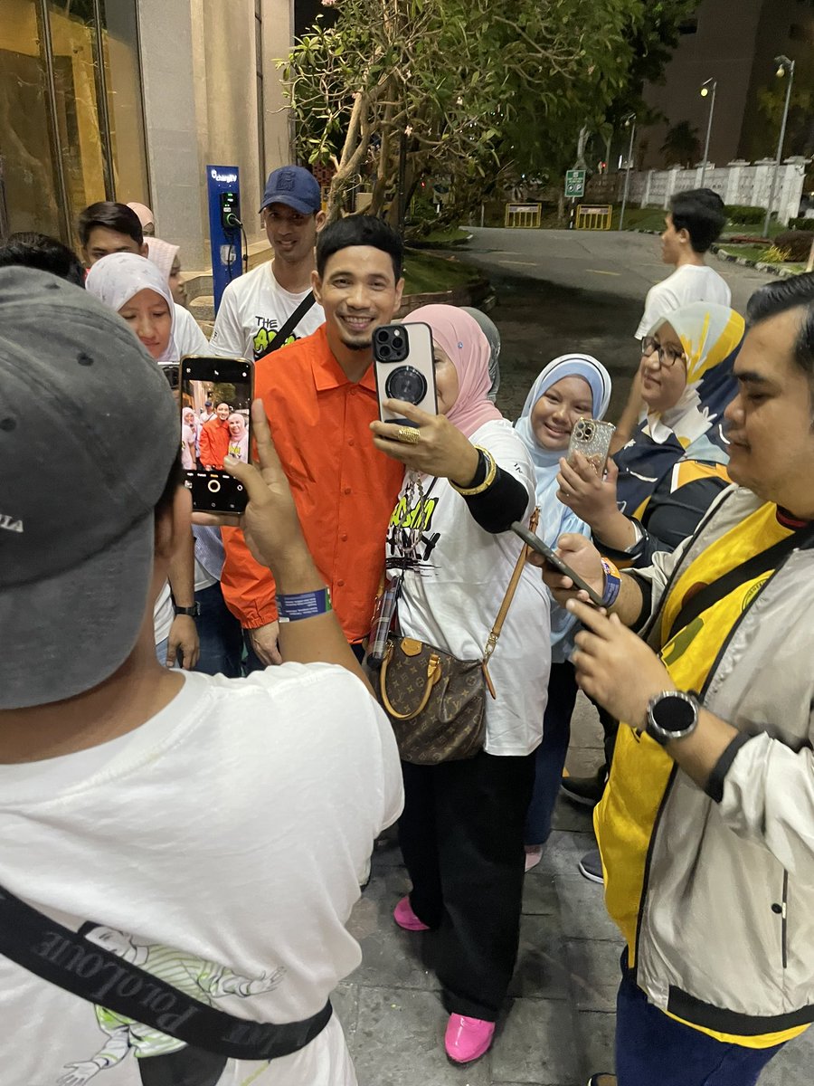 HalimClub69's tweet photo. Mark adam melayan fan
#MarkAdam #Vaganzers #GVVerse #GV12 #GegarVaganza2025 #TheAdamFamily #AstroOne #AstroGempak #Sooka #CelcomDigi #Adabi #Honor #extrajossmalaysia #TeamMarkAdam https://t.co/IKguT0XaR9