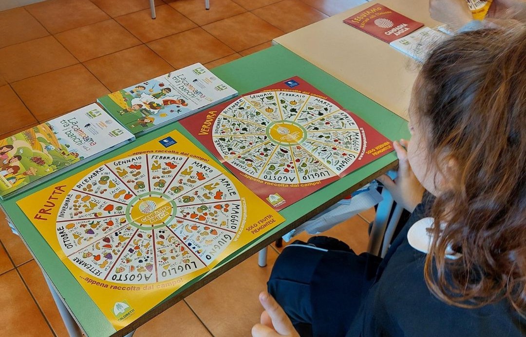 ColdirettiAL's tweet image. Scuola: sana alimentazione, stagionalità e Dieta Mediterranea contro cibi ultraprocessati
Con la Fondazione Cassa di Risparmio di Alessandria fitto calendario di appuntamenti
@coldiretti entra in classe per formare consumatori consapevoli e divulgare la territorialità
#coldiretti