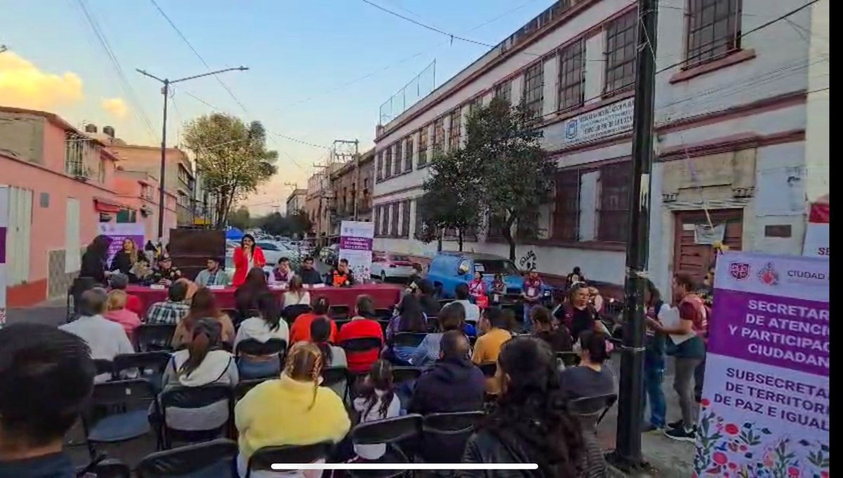 SAPCI_CDMX's tweet image. La Subsecretaría de Territorios de Paz e Igualdad realizó la Asamblea de Seguridad, Paz y Justicia en Tepito con las familias, vecinas y vecinos del entorno escolar de las secundarias 111 y 42 para atender las necesidades de la población estudiantil. 

#CapitalDeLaTransformación