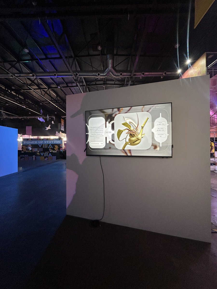 koholaa's tweet image. Thrilled to be co-curating 𝒲𝒶𝓎 𝑜𝒻 𝐹𝓁𝑜𝓌𝑒𝓇𝓈 by @xCROSSLUCID at @EFDevcon - a behind-the-scenes look at process, iteration, and artistic development, with @tomosaito &amp;amp; @stinalinneag ✨

Crosslucid remind us that plants are natural engineers &amp;amp; speculative designers 🌻