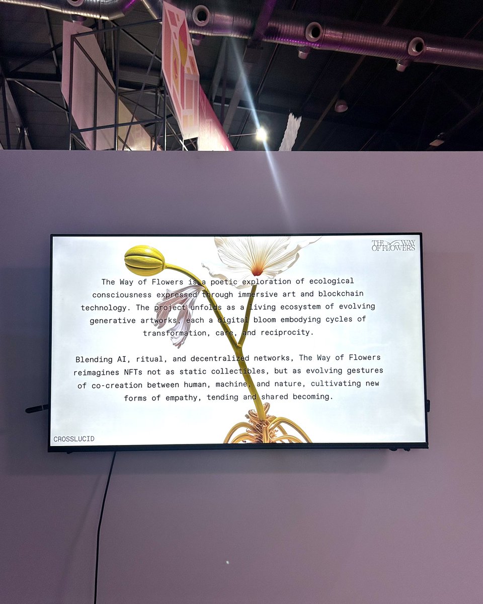 koholaa's tweet image. Thrilled to be co-curating 𝒲𝒶𝓎 𝑜𝒻 𝐹𝓁𝑜𝓌𝑒𝓇𝓈 by @xCROSSLUCID at @EFDevcon - a behind-the-scenes look at process, iteration, and artistic development, with @tomosaito &amp;amp; @stinalinneag ✨

Crosslucid remind us that plants are natural engineers &amp;amp; speculative designers 🌻