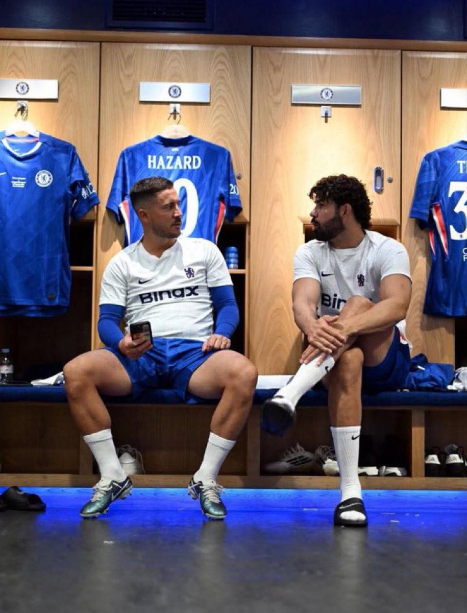 TheChelseaForum's tweet image. Repost and reply 🚨 me and the community follow back real quick @itz__eyram__  @Damxz01 @Olamaniia @fireman_cfc @coolvnkt @heyoszxy @Zeer442 @cfc_frizzle @Ejykes4 @CFCshowmax @Okwudiri_Hills @Eazi4KT @UncleK_7 @Soccer_Bloke @sportfocus10 @NicholasAduMens @CFC_Kinky @mwangikaruma…